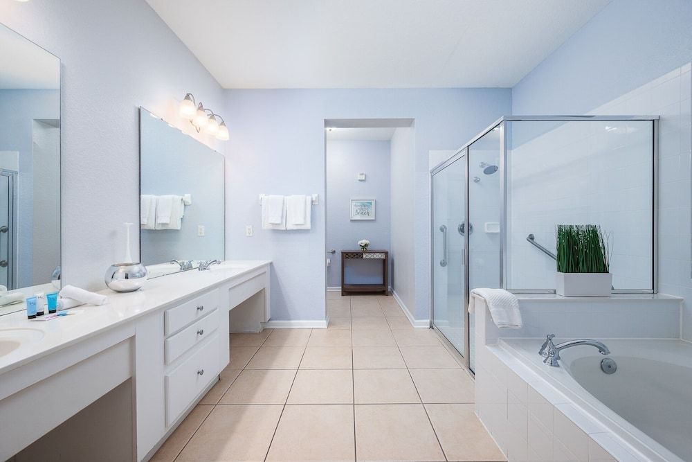 Casa Lucia Lakeview 3 Bedroom Condo by RedAwning Condo, 2 Bedrooms 20