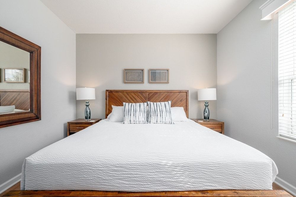 Casa Lucia Lakeview 3 Bedroom Condo by RedAwning Condo, 2 Bedrooms 7