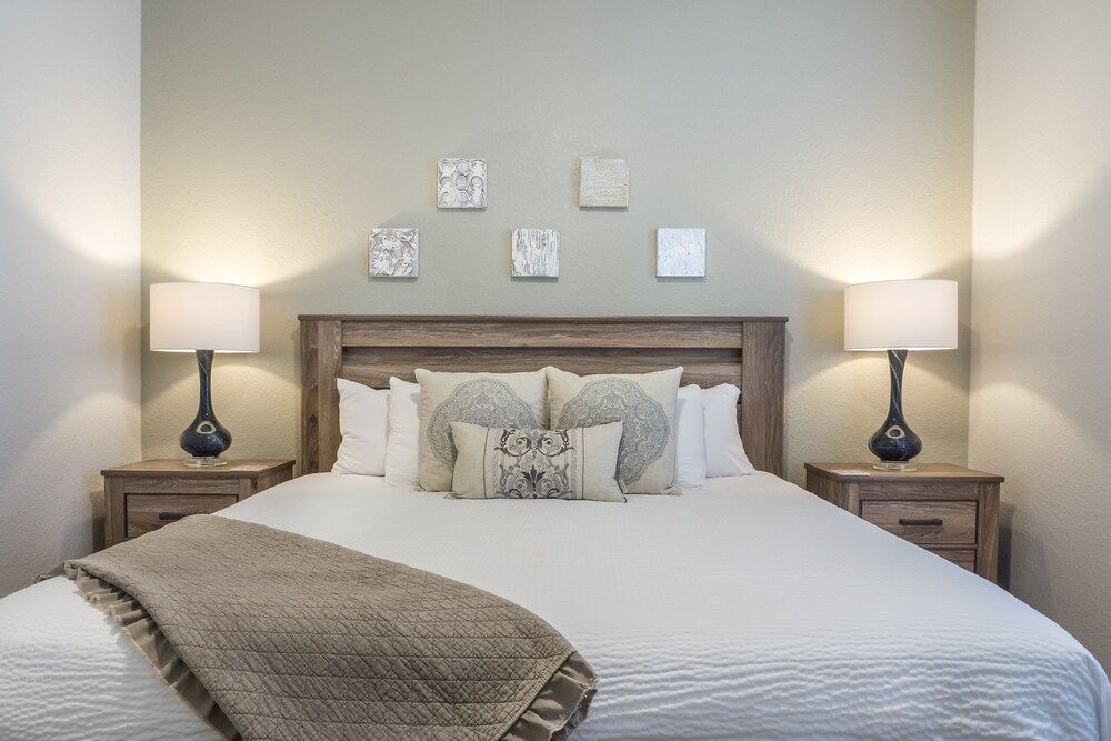 Casa Del Lago Penthouse 3 Bedroom Condo by RedAwning Condo, 3 Bedrooms 5