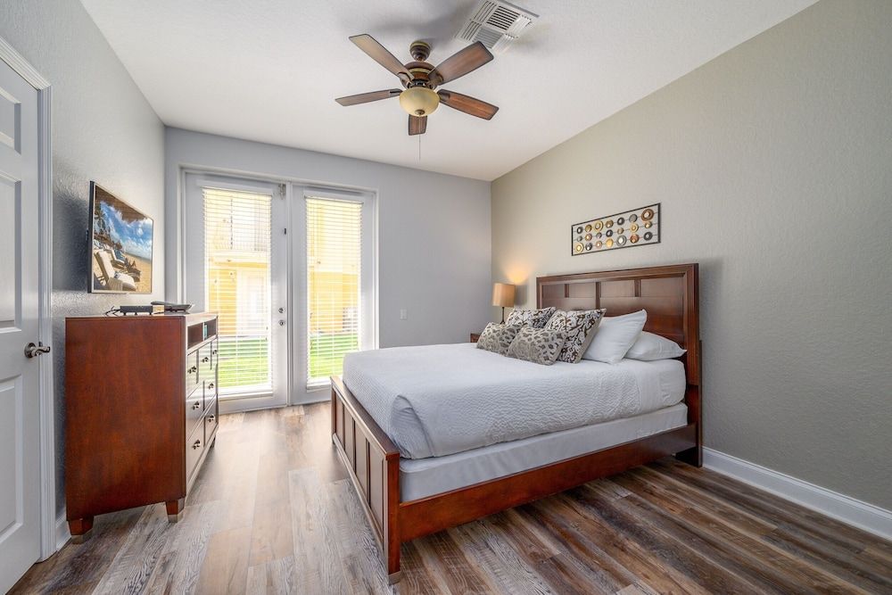 Casa Bella Townhome 3 Bedroom Condo by RedAwning Condo, 3 Bedrooms 5