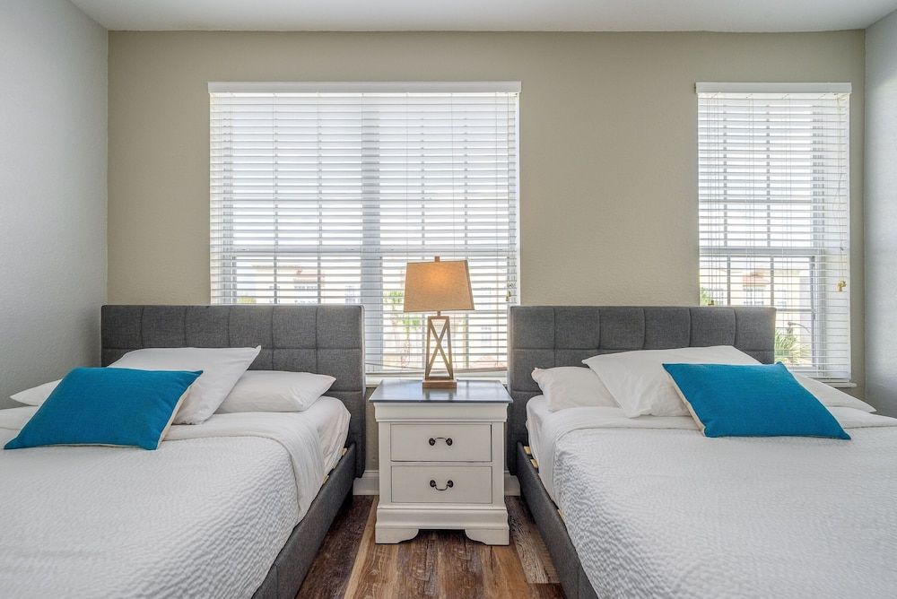 Casa Bella Townhome 3 Bedroom Condo by RedAwning Condo, 3 Bedrooms 8