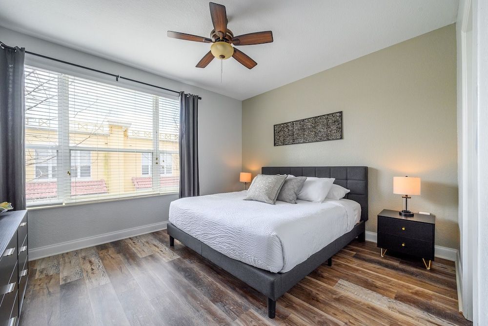 Casa Bella Townhome 3 Bedroom Condo by RedAwning Condo, 3 Bedrooms