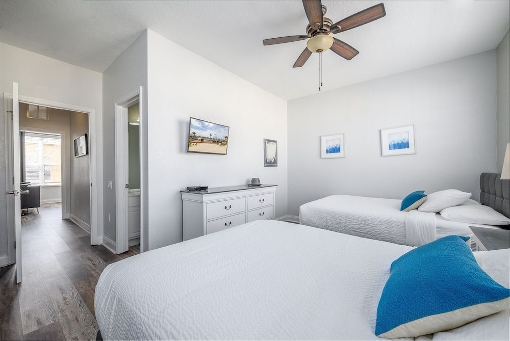 Casa Bella Townhome 3 Bedroom Condo by RedAwning Condo, 3 Bedrooms 6