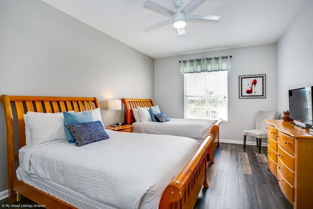 Renata's Waterscape Deluxe 3 Bedroom Condo by RedAwning Condo, 3 Bedrooms 6