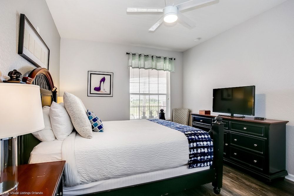 Renata's Waterscape Deluxe 3 Bedroom Condo by RedAwning Condo, 3 Bedrooms 5