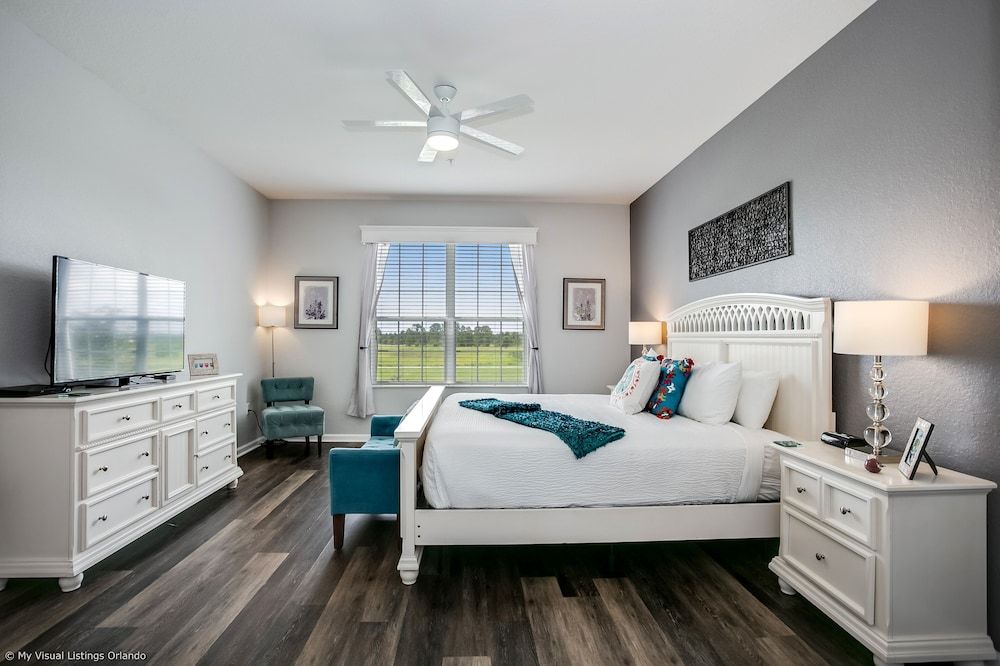 Renata's Waterscape Deluxe 3 Bedroom Condo by RedAwning Condo, 3 Bedrooms