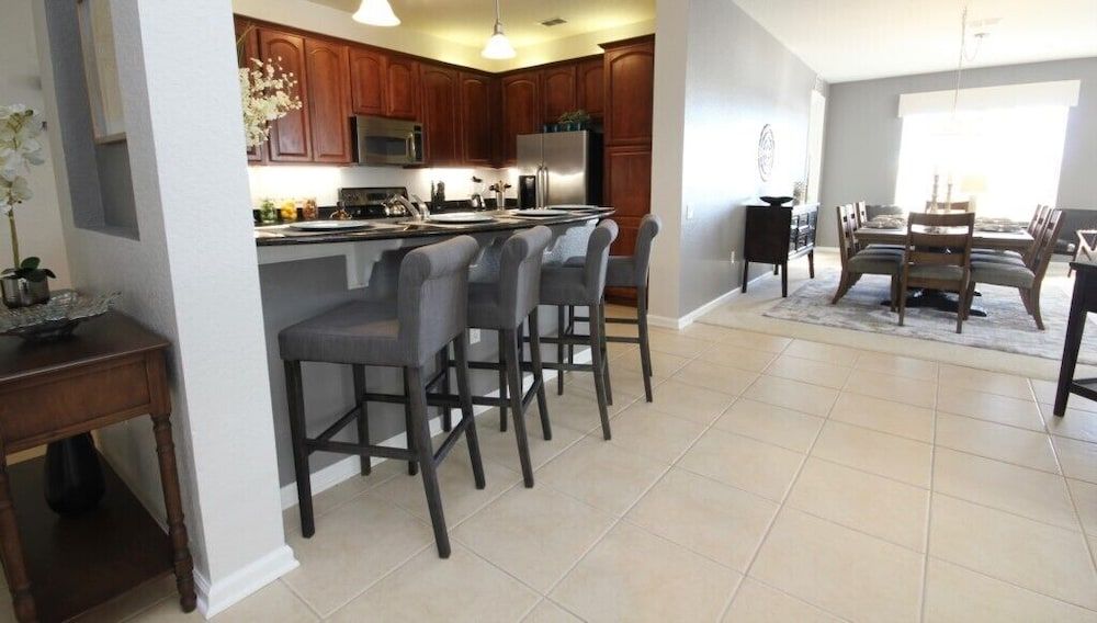 Lakeview Fantasy New! 3 Bedroom Condo by RedAwning Condo, 3 Bedrooms 11