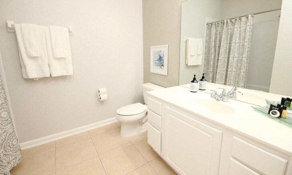 Lakeview Fantasy New! 3 Bedroom Condo by RedAwning Condo, 3 Bedrooms 20