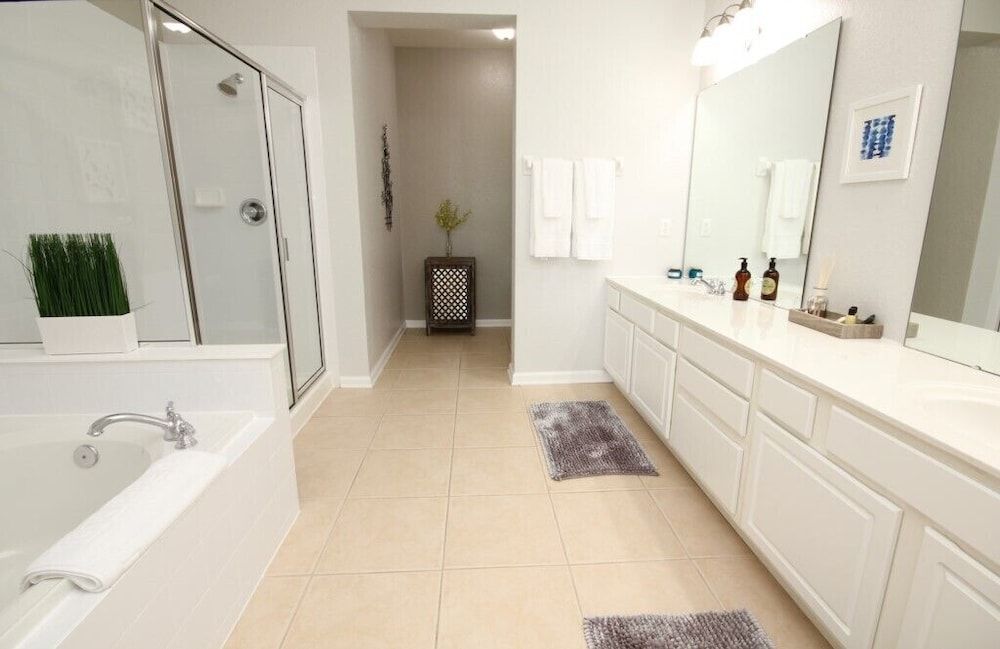 Lakeview Fantasy New! 3 Bedroom Condo by RedAwning Condo, 3 Bedrooms 19