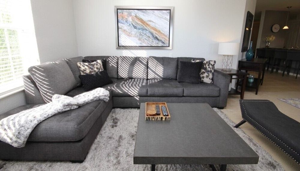 Lakeview Fantasy New! 3 Bedroom Condo by RedAwning Condo, 3 Bedrooms 27