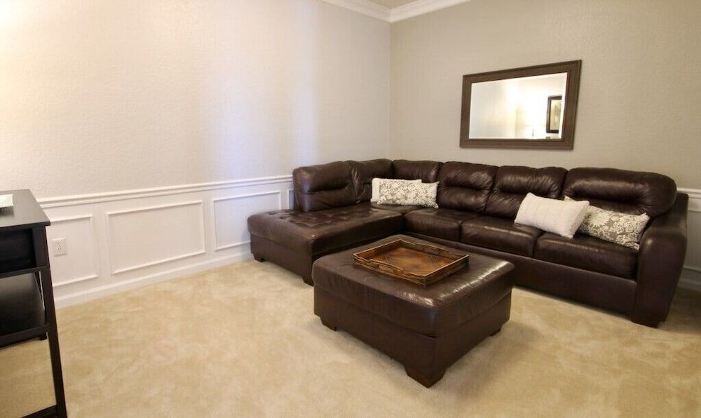 Lakeview Fantasy New! 3 Bedroom Condo by RedAwning Condo, 3 Bedrooms 12