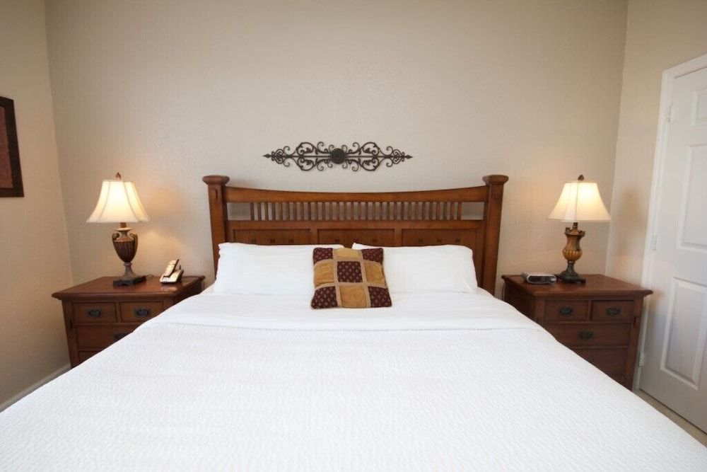 undefined Executive Penthouse 3 Bedroom Condo by RedAwning 4