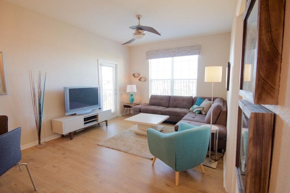 Executive Penthouse 3 Bedroom Condo by RedAwning Condo, 3 Bedrooms 10