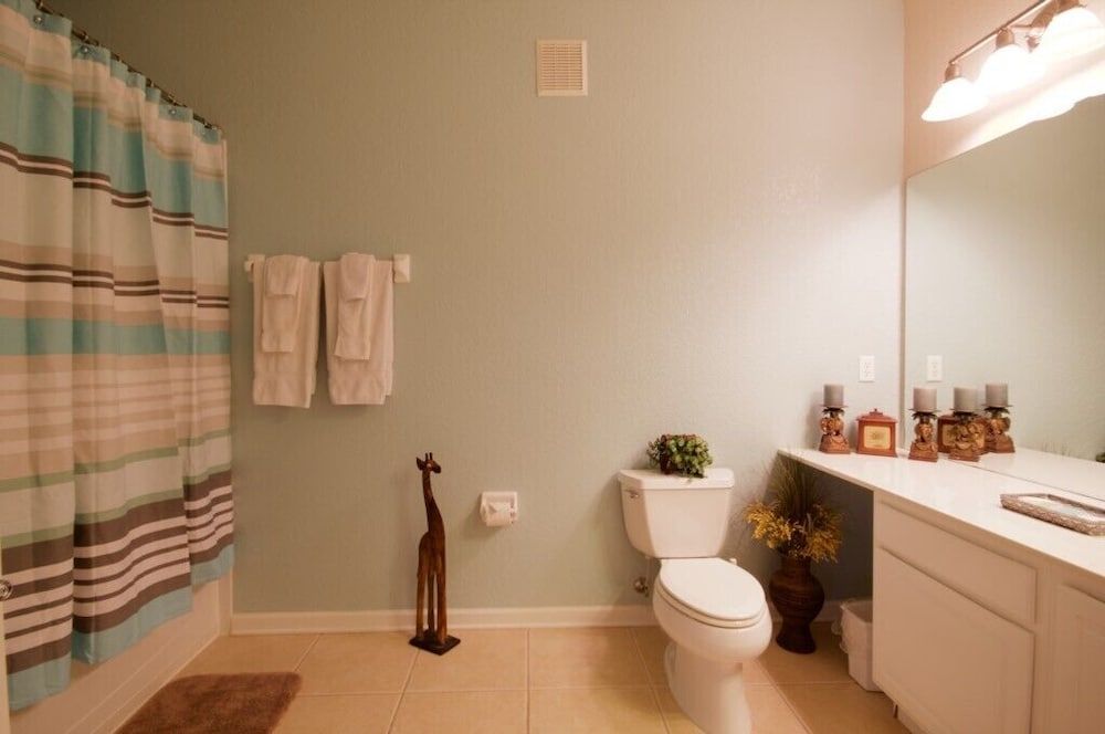 Executive Penthouse 3 Bedroom Condo by RedAwning Condo, 3 Bedrooms 13