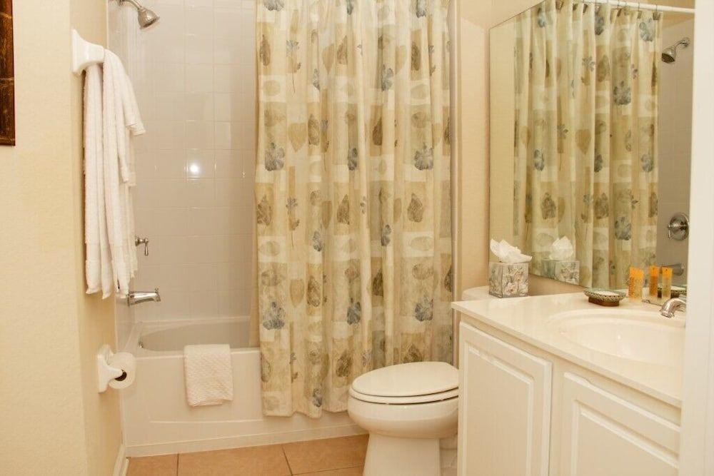 Lake View Classic 3 Bedroom Condo by RedAwning Condo, 3 Bedrooms 17