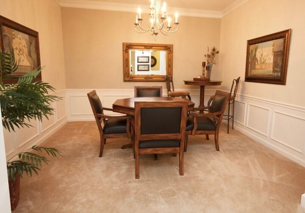 undefined Lake View Classic 3 Bedroom Condo by RedAwning 3