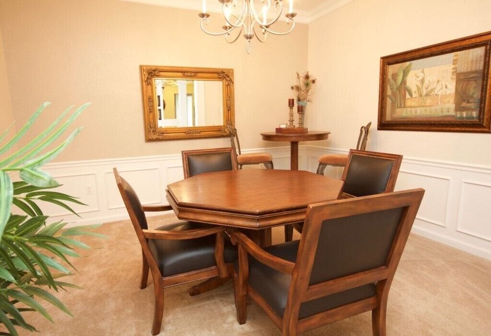 undefined Lake View Classic 3 Bedroom Condo by RedAwning 4