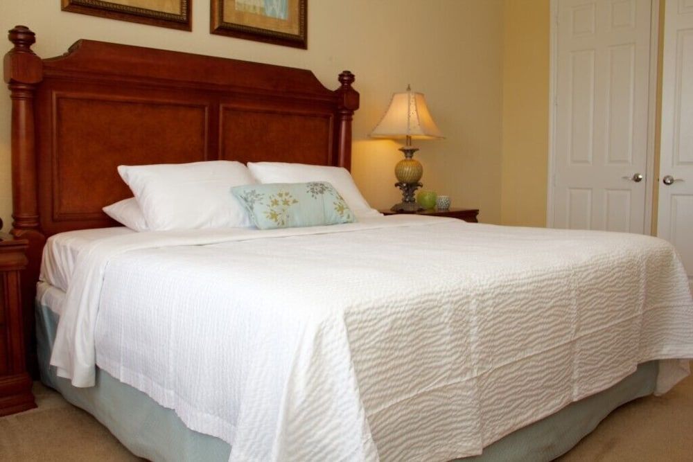 Lake View Classic 3 Bedroom Condo by RedAwning Condo, 3 Bedrooms 7