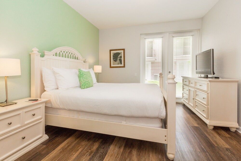 Luxury Townhome 3 Bedroom Condo by Redawning Condo, 3 Bedrooms 9