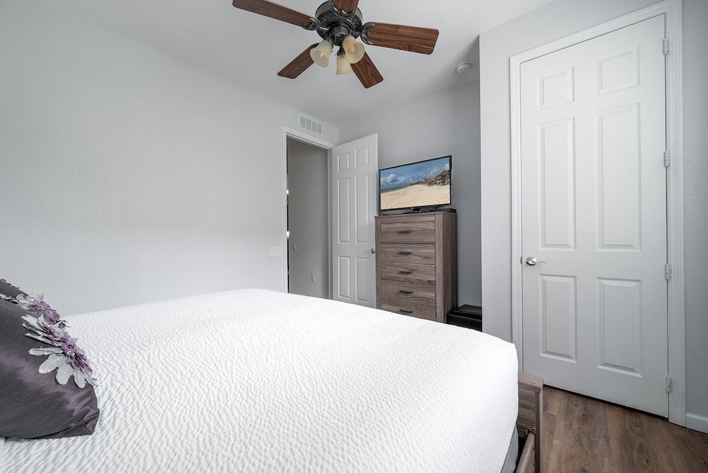 Orlando Palms Deluxe 3 Bedroom Condo by RedAwning Condo, 3 Bedrooms 4