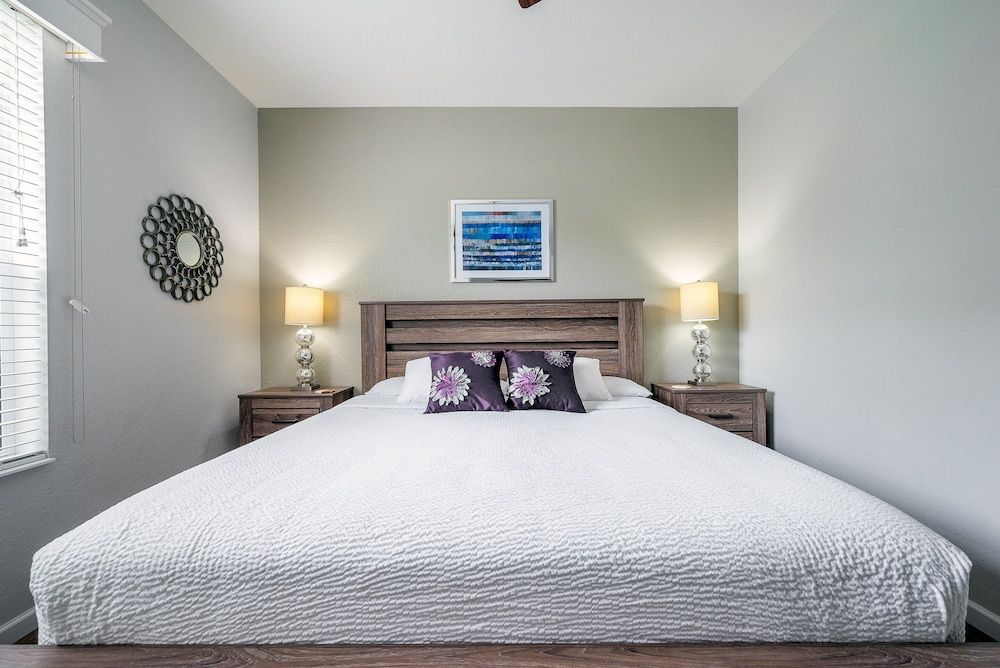 Orlando Palms Deluxe 3 Bedroom Condo by RedAwning Condo, 3 Bedrooms 2