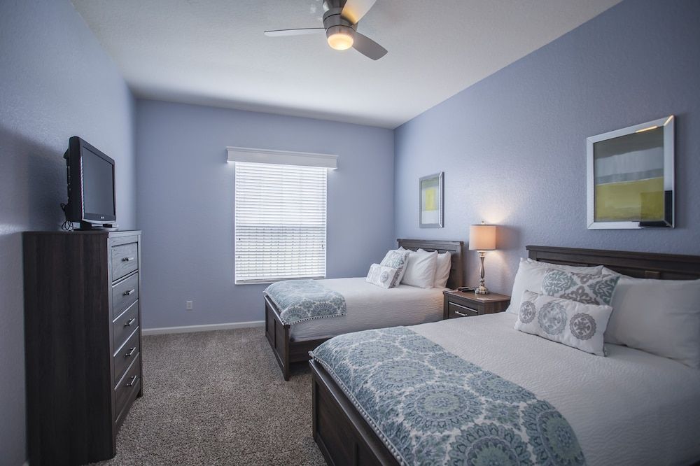 undefined Altavista Lakeview 3 Bedroom Condo by RedAwning 10