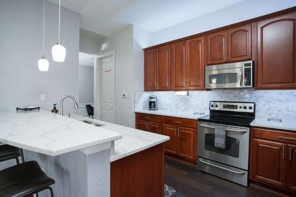 undefined Penthouse Next To Convention Center & Universal 3 Bedroom Condo by RedAwning 9