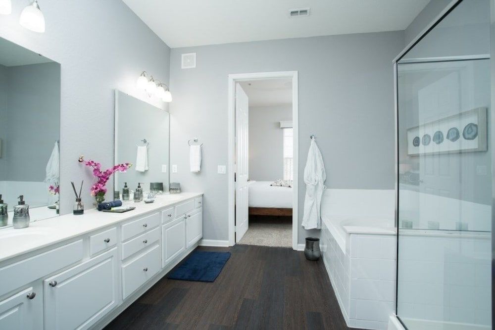 Penthouse Next To Convention Center & Universal 3 Bedroom Condo by RedAwning Condo, 3 Bedrooms 11