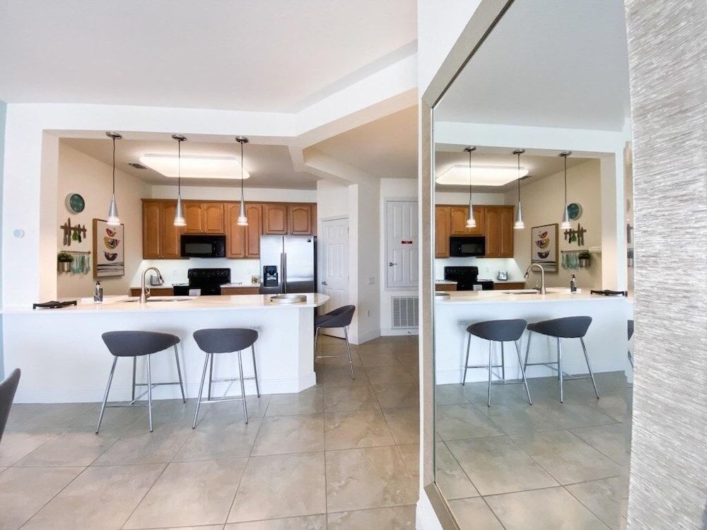 undefined Penthouse Gem. All New! 3 Bedroom Condo by Redawning 7