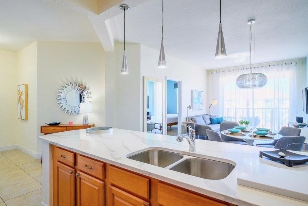 undefined Penthouse Gem. All New! 3 Bedroom Condo by Redawning 4