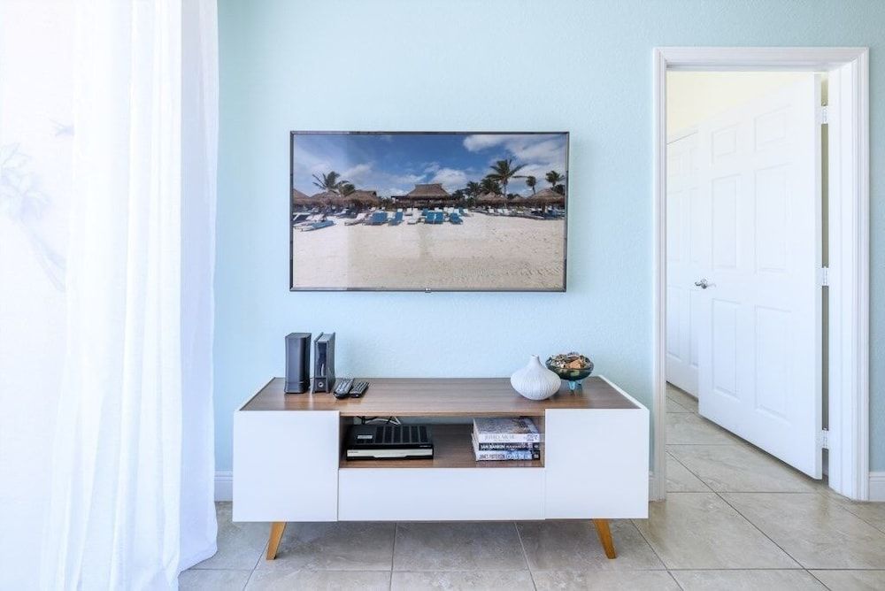 Penthouse Gem. All New! 3 Bedroom Condo by Redawning Condo, 3 Bedrooms 21