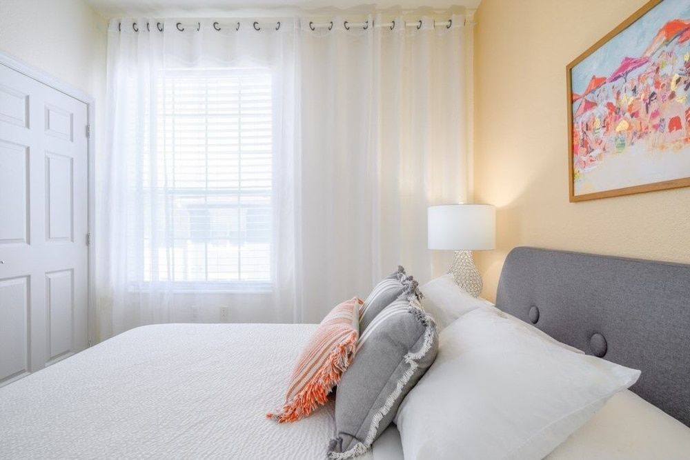 Penthouse Gem. All New! 3 Bedroom Condo by Redawning Condo, 3 Bedrooms 10