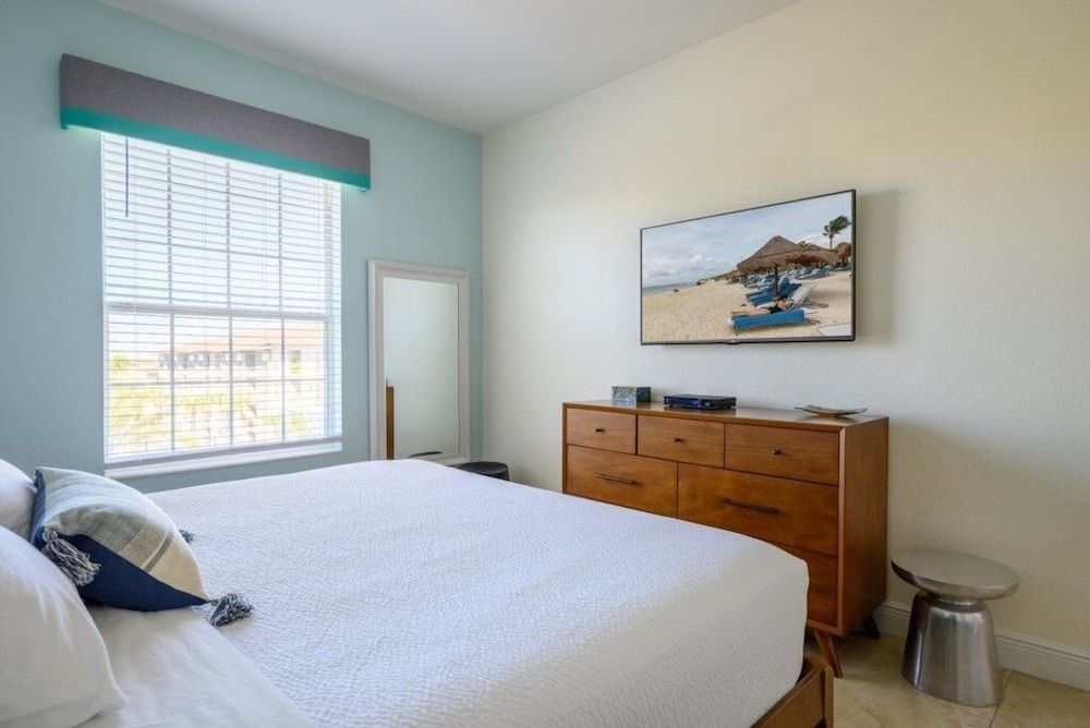 Penthouse Gem. All New! 3 Bedroom Condo by Redawning Condo, 3 Bedrooms 5