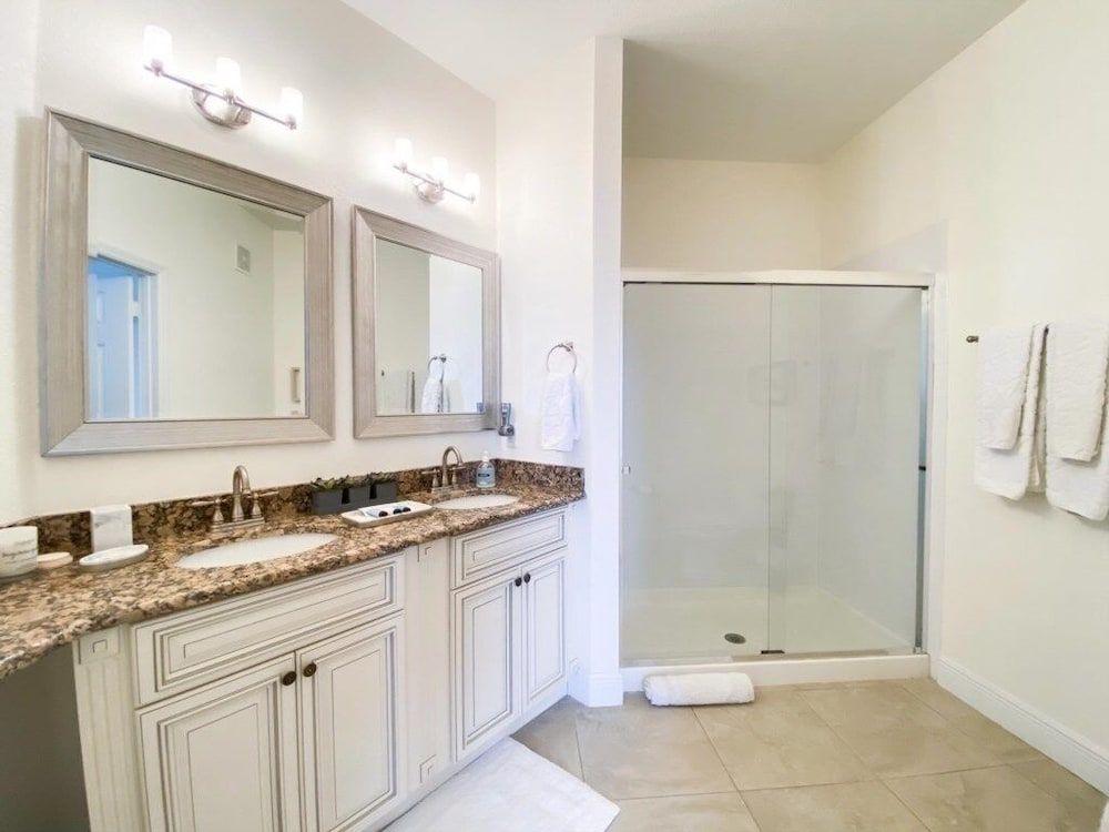 Penthouse Gem. All New! 3 Bedroom Condo by Redawning Condo, 3 Bedrooms 13