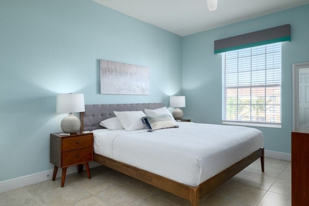 Penthouse Gem. All New! 3 Bedroom Condo by Redawning Condo, 3 Bedrooms 2