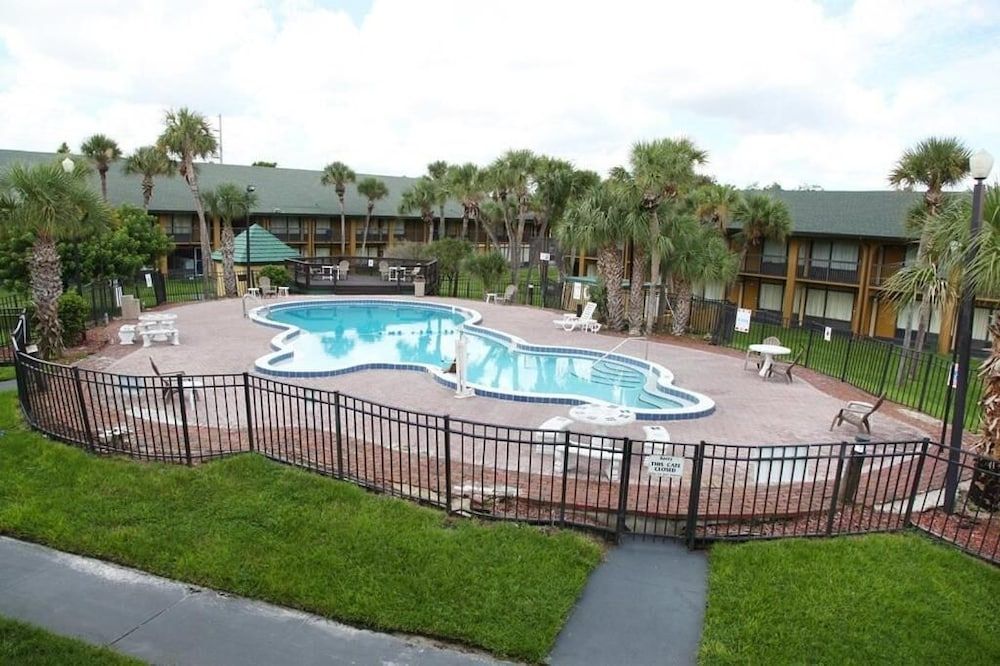 undefined Countryside Inn & Suites Orlando 4