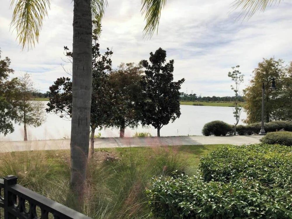 undefined Tideview 166 · NEW Ultra Modern & Super Clean 3 Full Suites 5