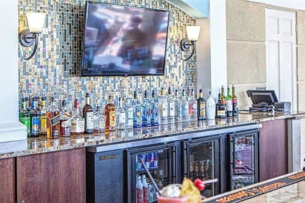 undefined Tideview 166 · NEW Ultra Modern & Super Clean 3 Full Suites 4