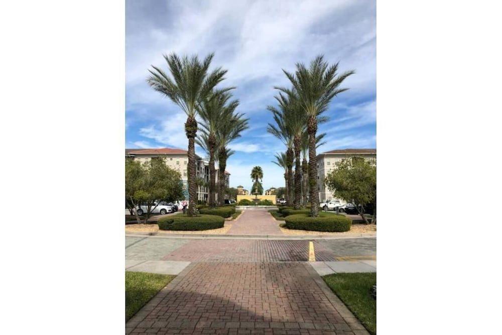 undefined Tideview 20 · Walk TO Convention! Near Universal & Disney 5