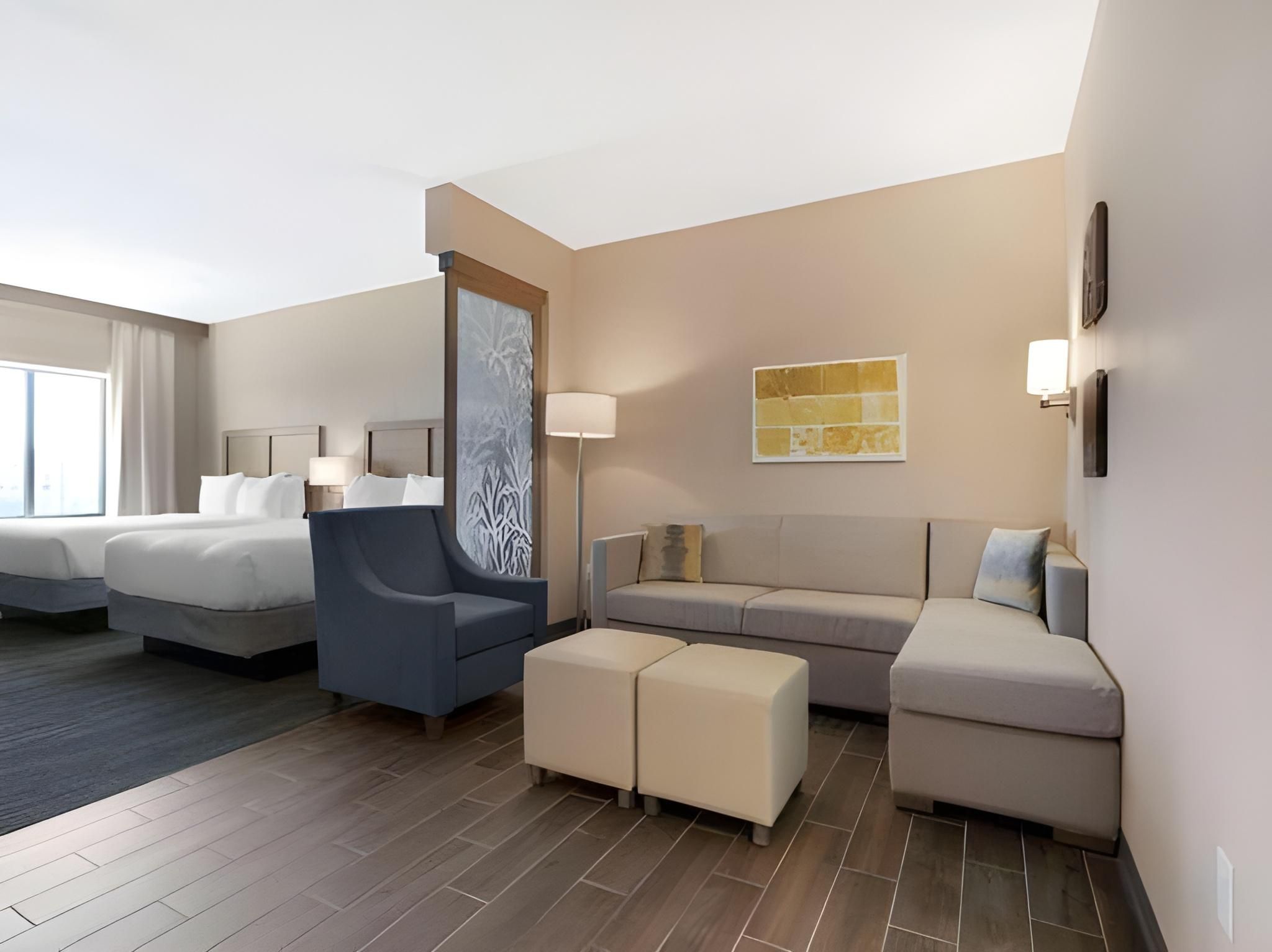 Double Queen Suite ADA