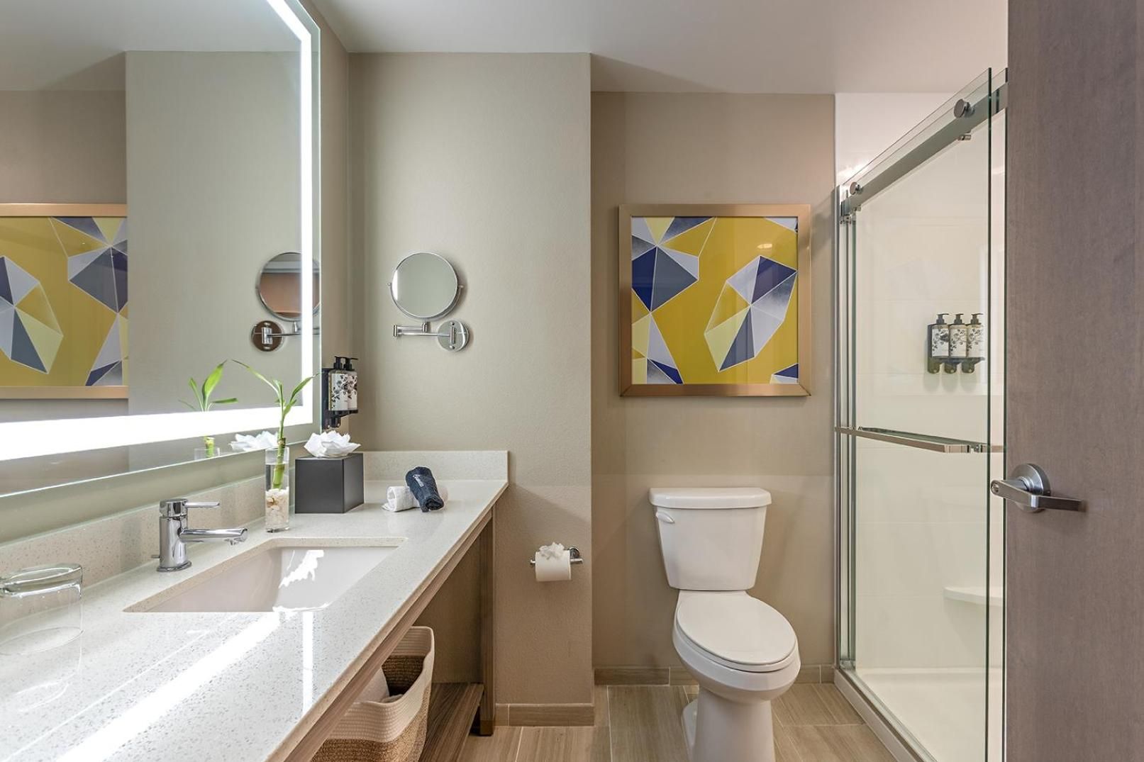 King Suite - 2 Adults 1 Child