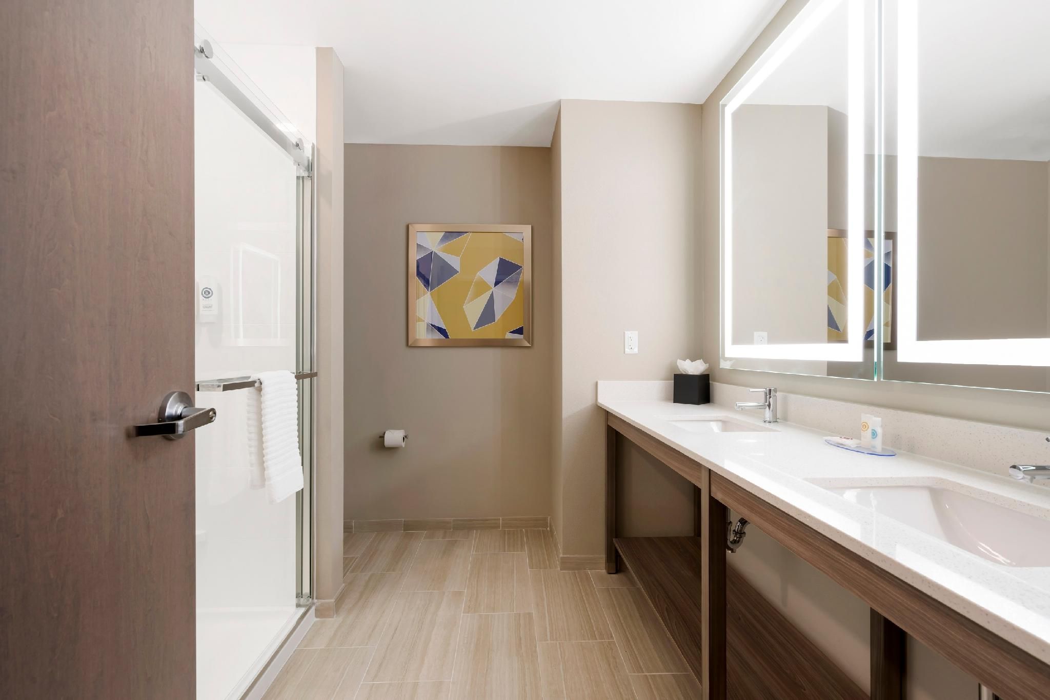 King Master Suite - 2 Adults 2 Children