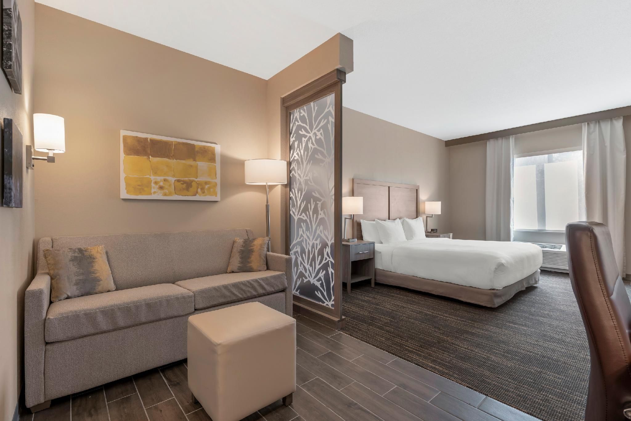 King Master Suite Triple