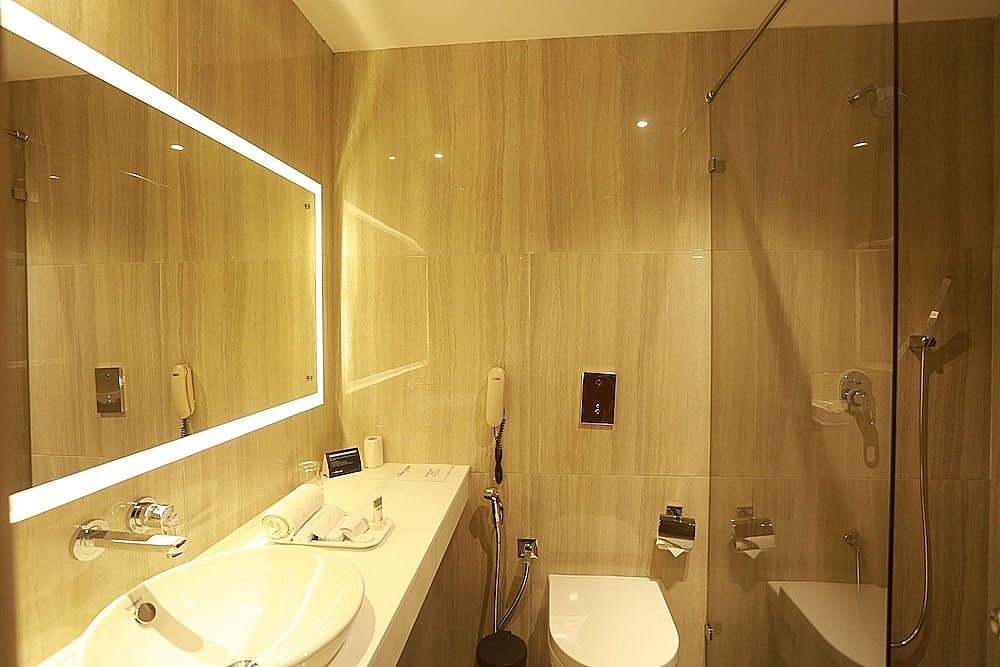 The Avenue Regent Superior Room 6