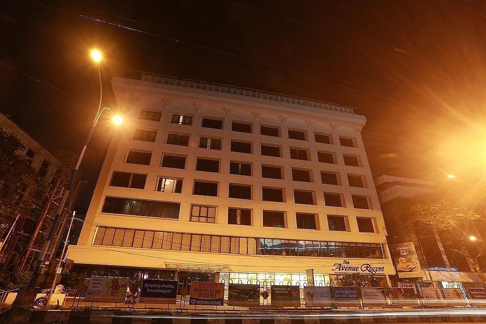 undefined The Avenue Regent 6
