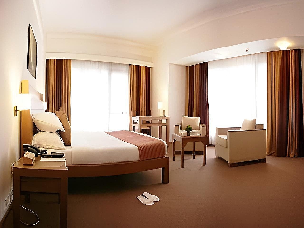 The Avenue Regent Deluxe Double or Twin Room 2