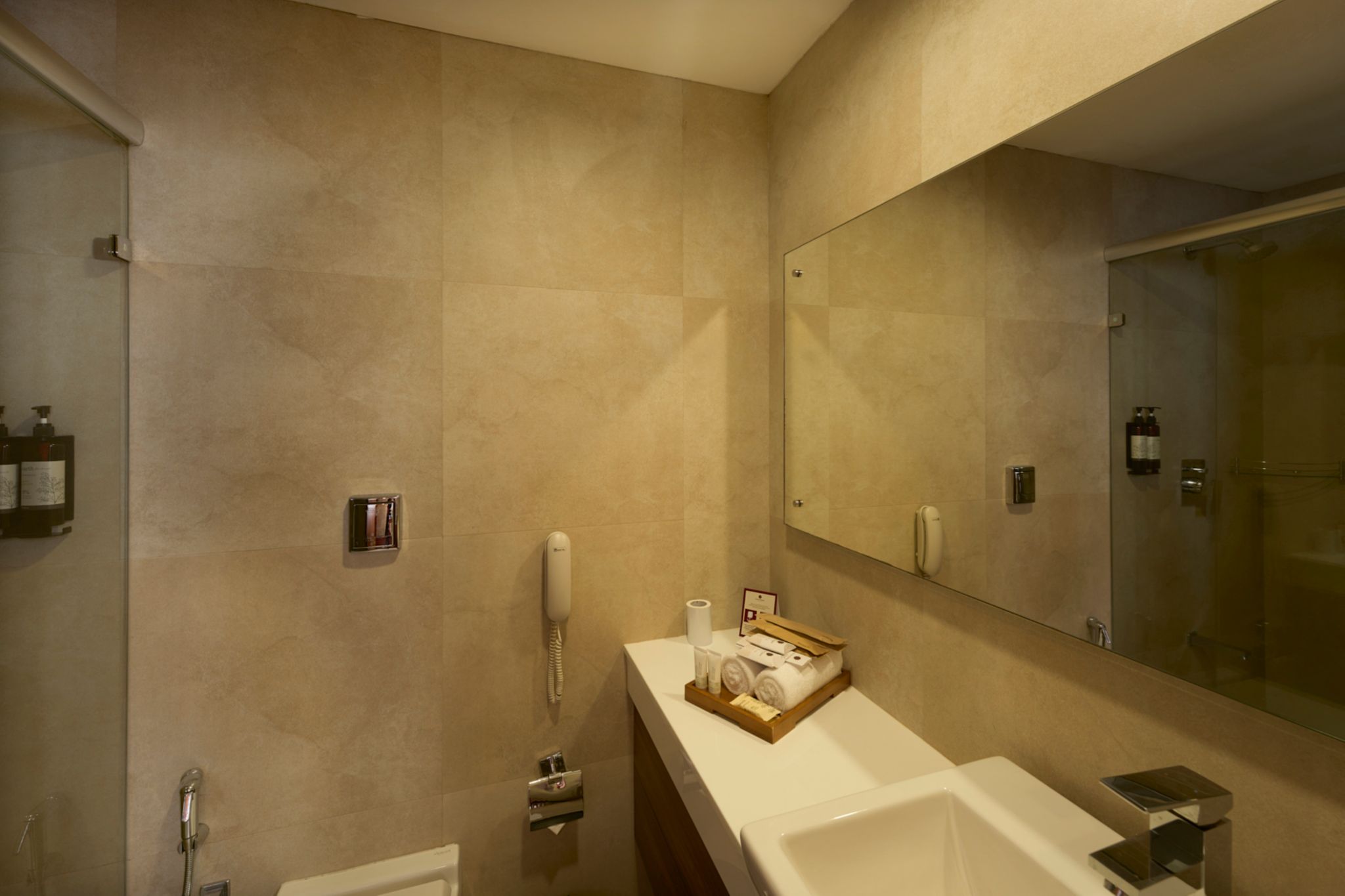 The Avenue Regent Deluxe Double or Twin Room 7