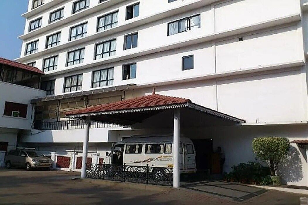 undefined The Avenue Regent 9