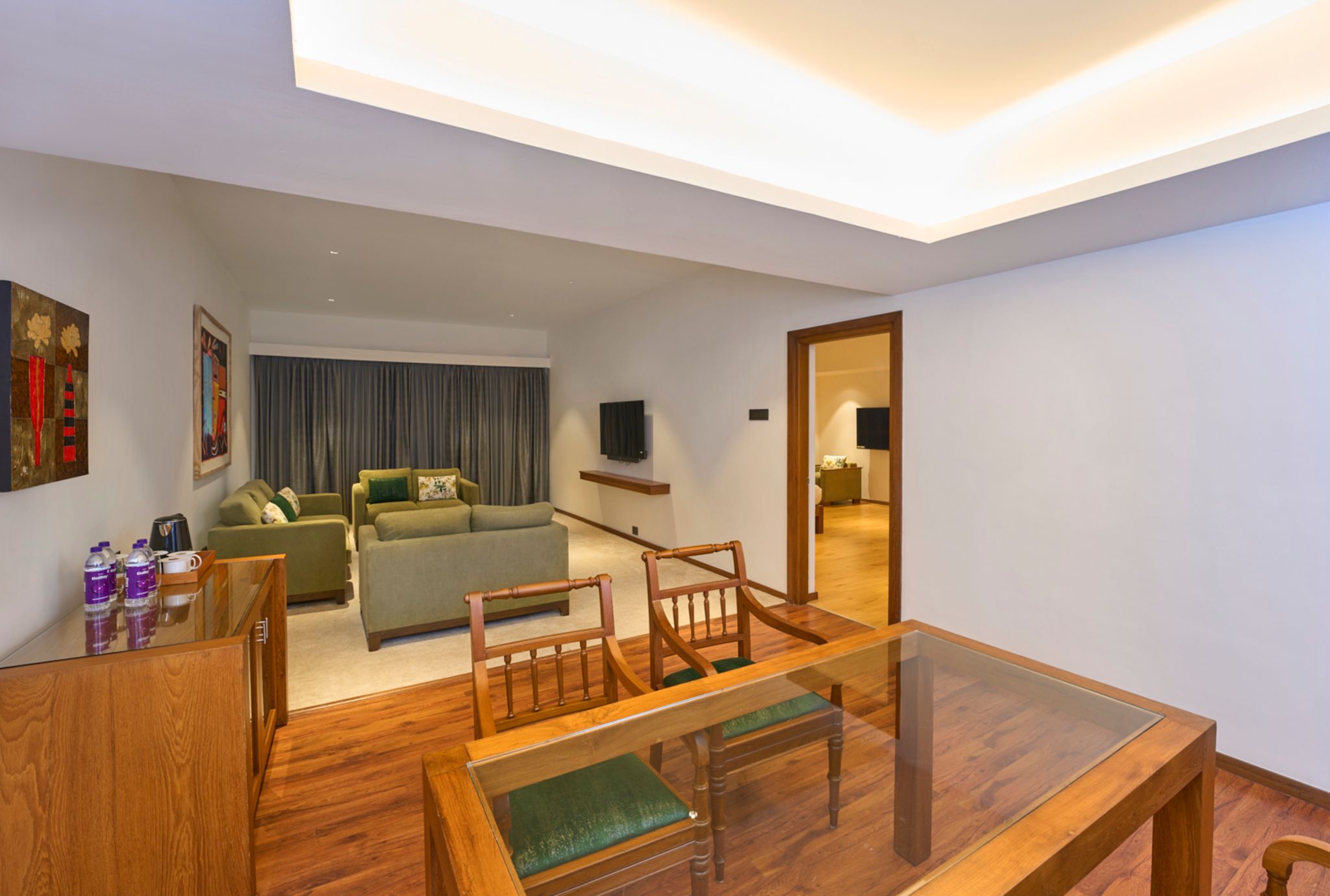 The Avenue Regent Superior Room 9