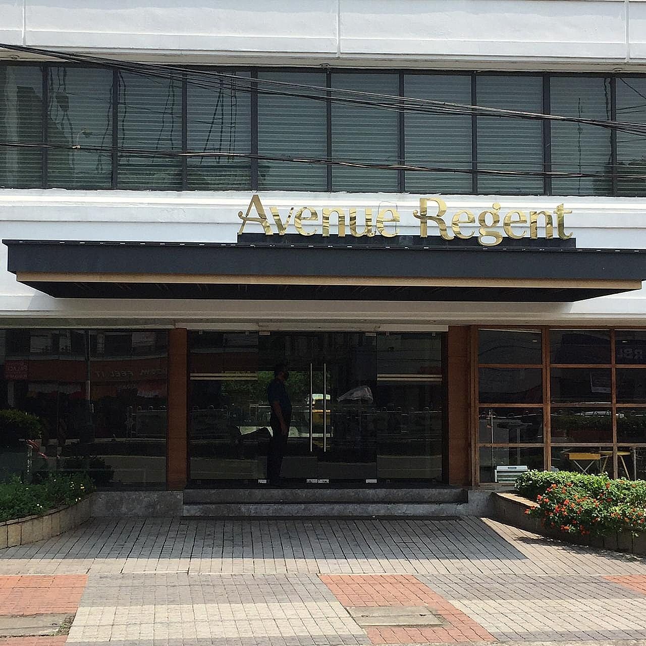undefined The Avenue Regent 8